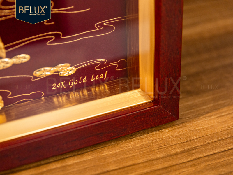 Tranh Hoa Sen Nền Đỏ Dát Vàng 24k KT 26x26cm